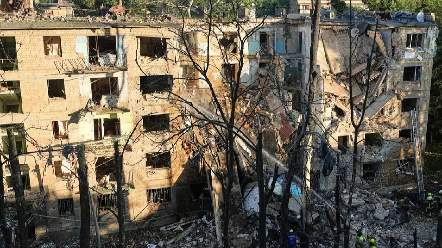 Οι Ρώσοι απαντούν στα καμώματα του Ζελένσκι: Μαζική πυραυλική επίθεση βαθιά στην πρωτεύουσα του Σούμι (βίντεο)