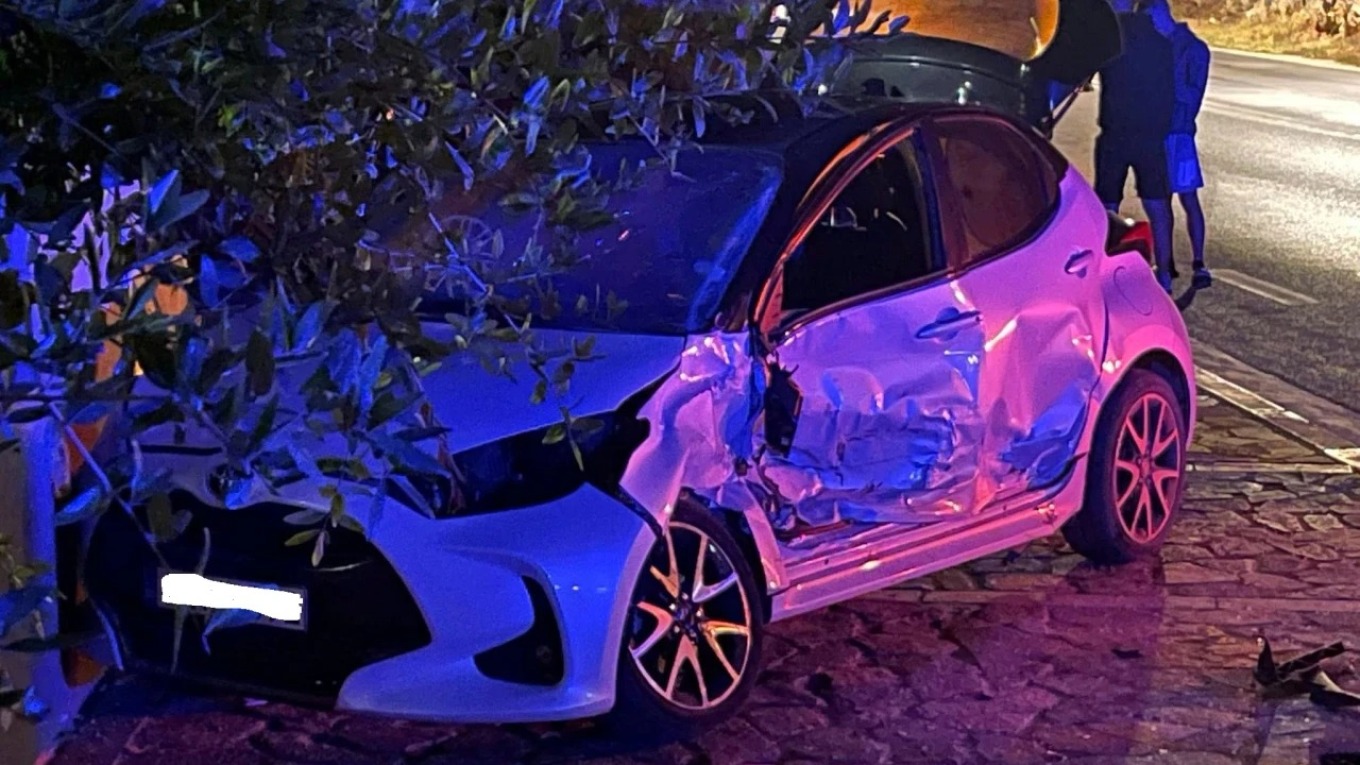 Χανιά: Τροχαίο ατύχημα με τρεις τραυματίες μετά από σφοδρή σύγκρουση αυτοκινήτων