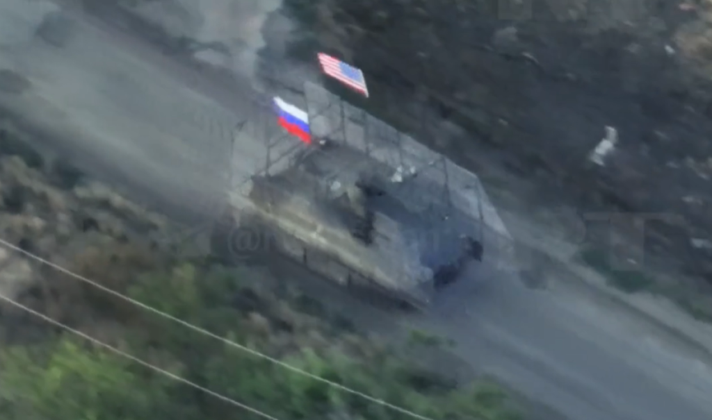 Βίντεο: Ρώσοι επιτίθενται κατά ουκρανικών θέσεων στην Ζαπορίζια με αιχμαλωτισμένο Μ113 και αμερικανική σημαία!