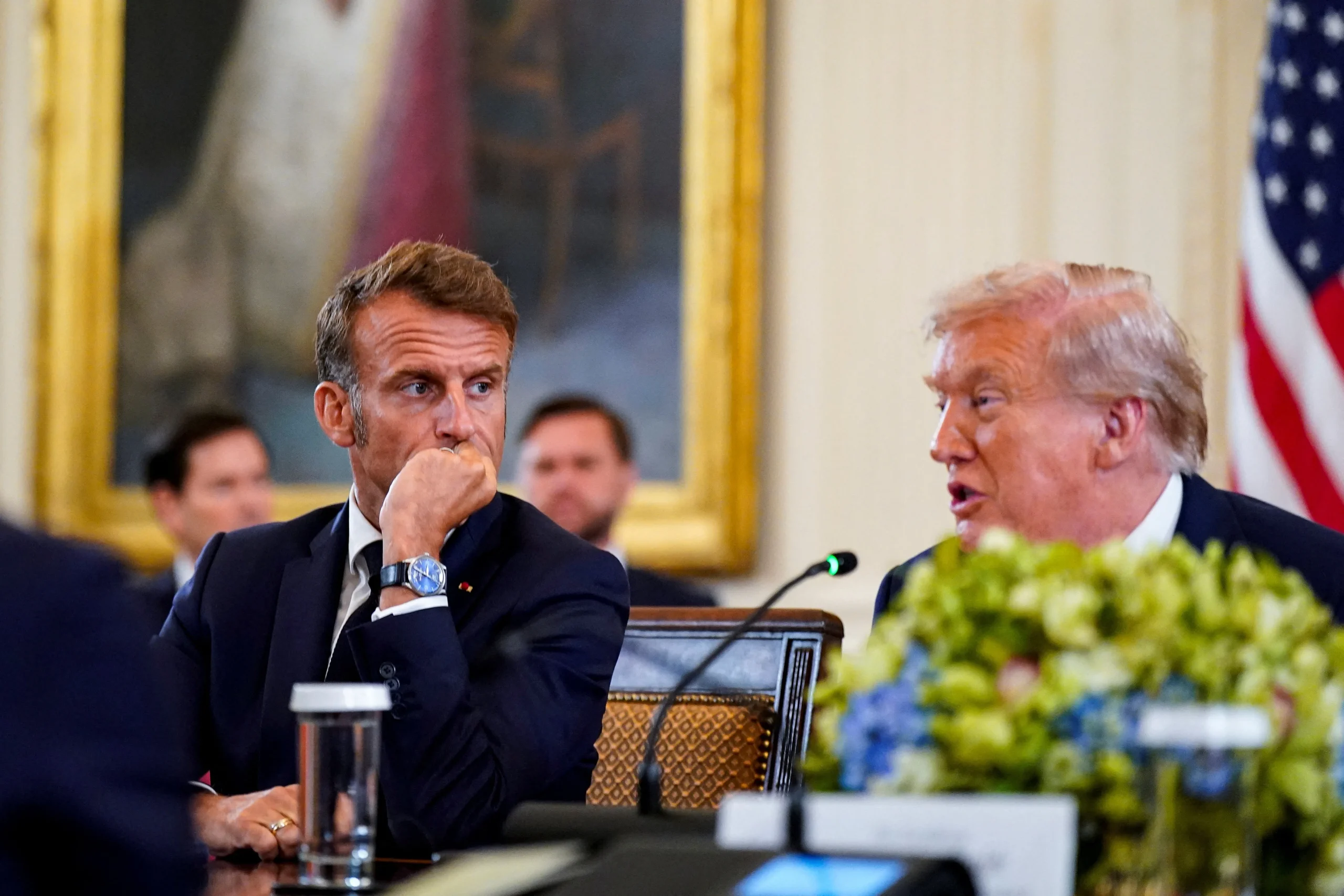 N.Tραμπ προς Ε.Μακρόν: «Ο Πούτιν θέλει να δεχτεί μία συμφωνία ειρήνης για χάρη μου»!