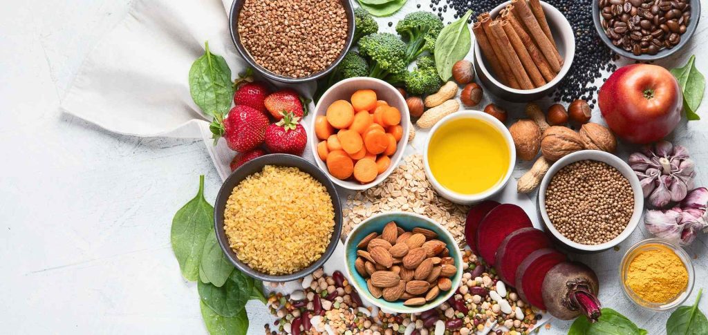 Ειδικός αποκαλύπτει: 9+1 τροφές που συμβάλλουν αποτελεσματικά στην αντιγήρανση