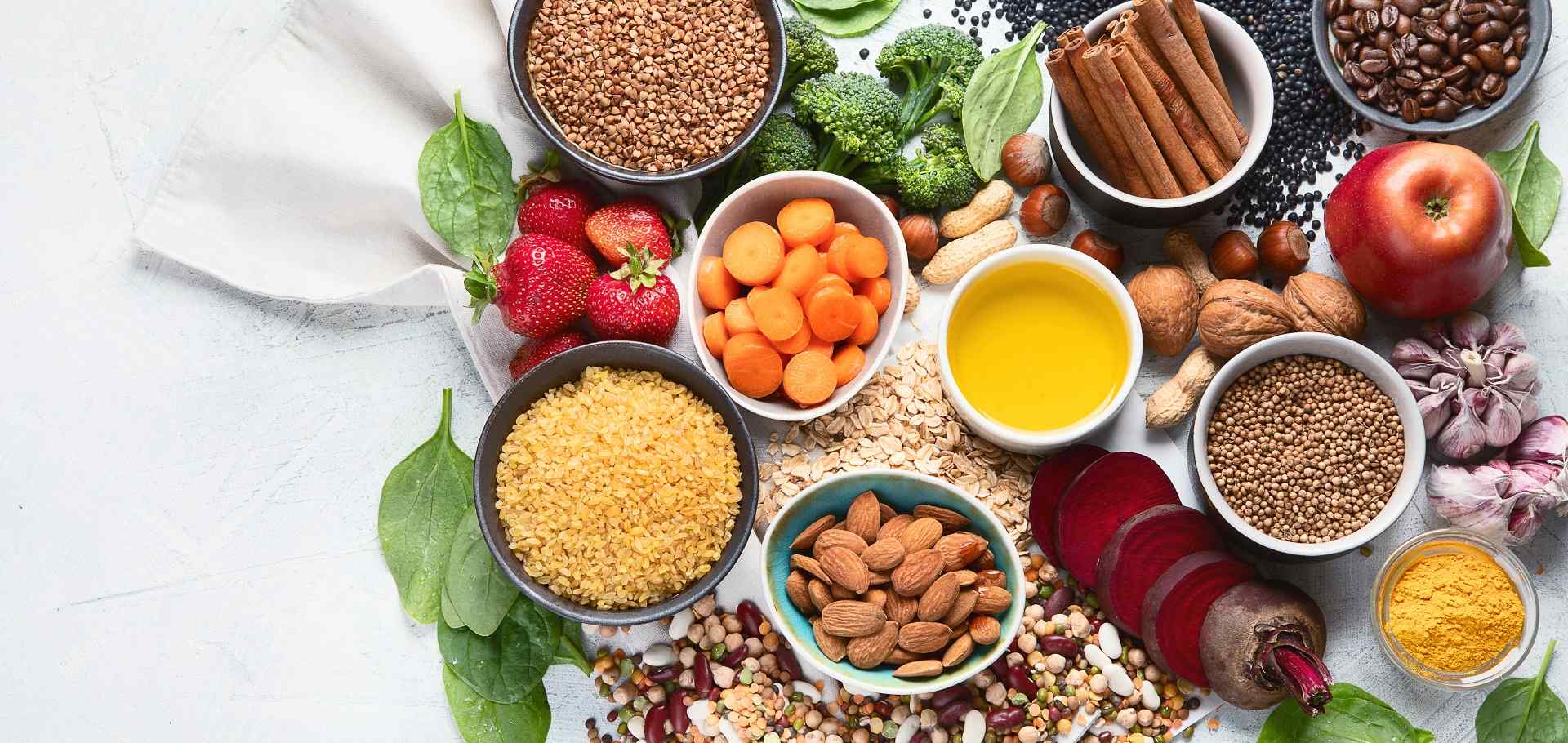 Ειδικός αποκαλύπτει: 9+1 τροφές που συμβάλλουν αποτελεσματικά στην αντιγήρανση