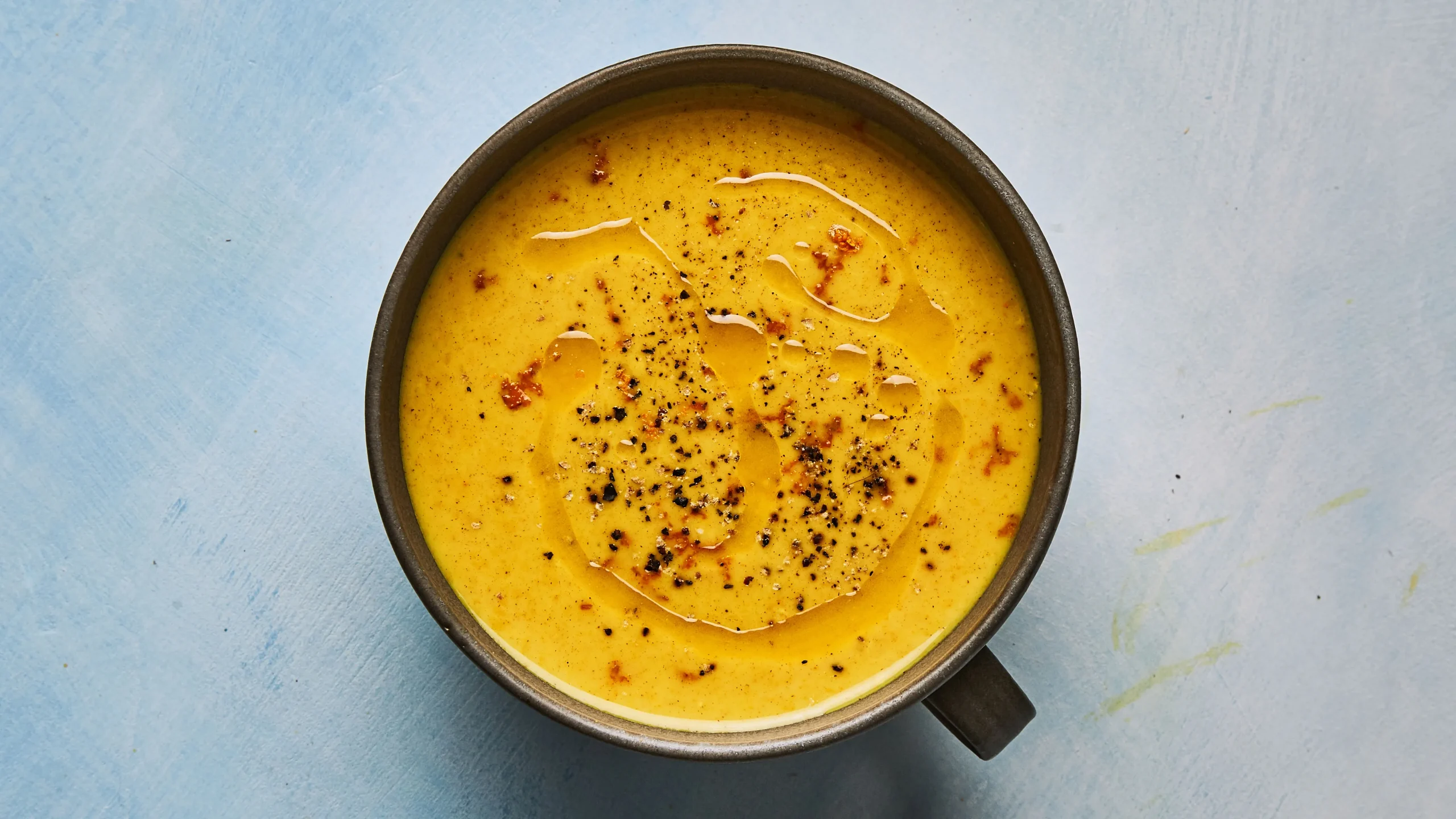 Μoon milk: Το viral ρόφημα που μειώνει το στρες και σε βοηθά να κοιμηθείς καλύτερα