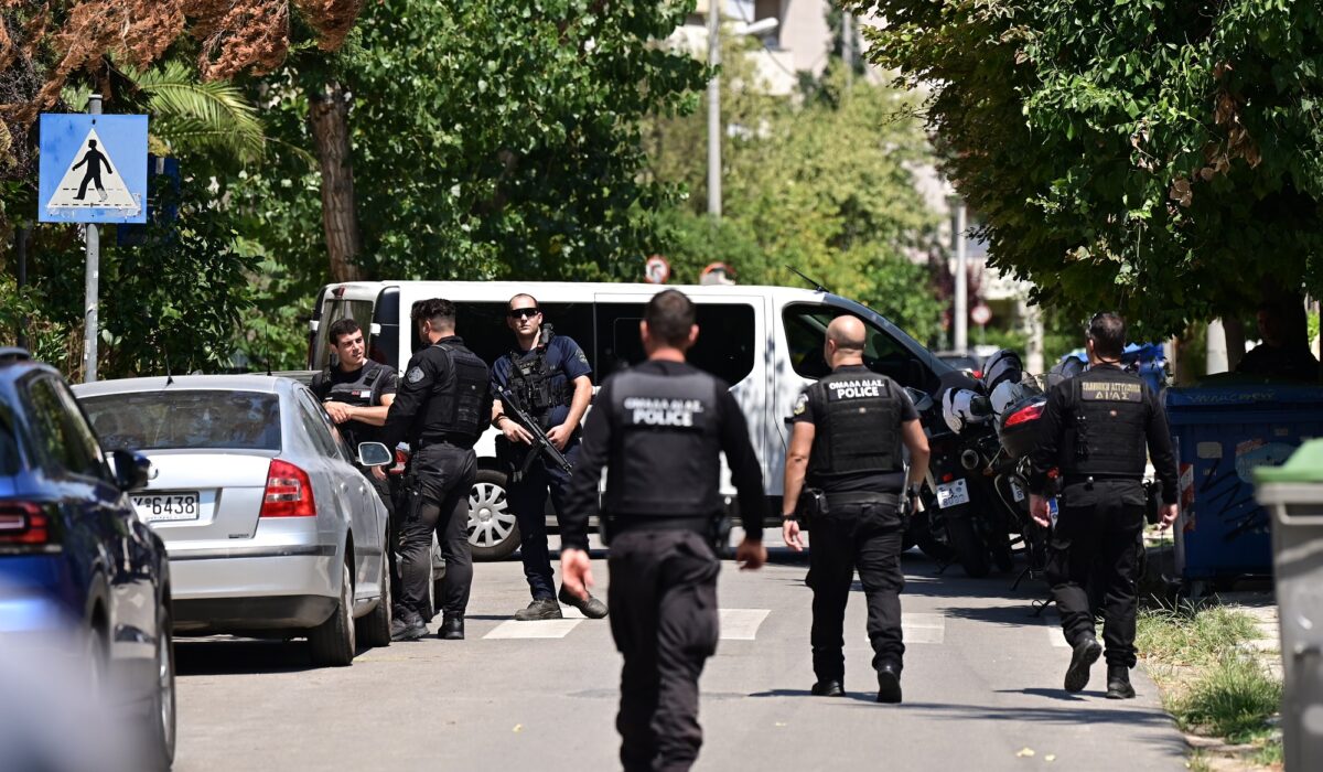 Δολοφονία στο Χαλάνδρι: O 28χρονος έσπασε τη λάμα του μαχαιριού στο σώμα της 47χρονης και έβγαλε δεύτερο!