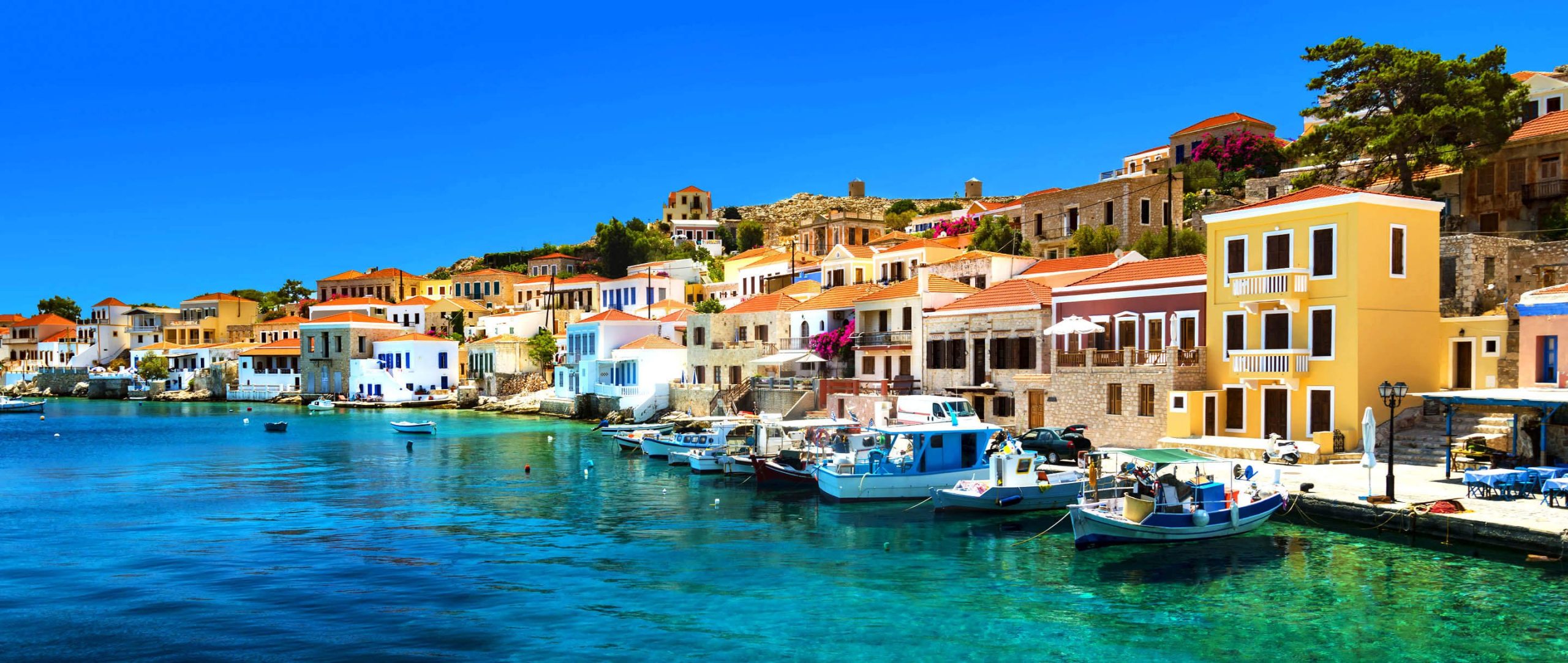 Χάλκη: Το μικρό νησάκι με τα γαλάζια νερά κοντά στη Ρόδο που αξίζει να επισκεφθείς (φωτο)