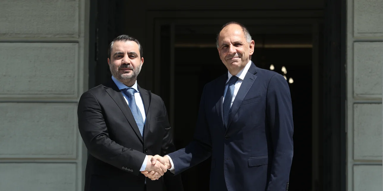 Με τον Σύρο ΥΠΕΞ της ισλαμικής κυβέρνησης του Αλ Τζολάνι συναντήθηκε ο Γ.Γεραπετρίτης