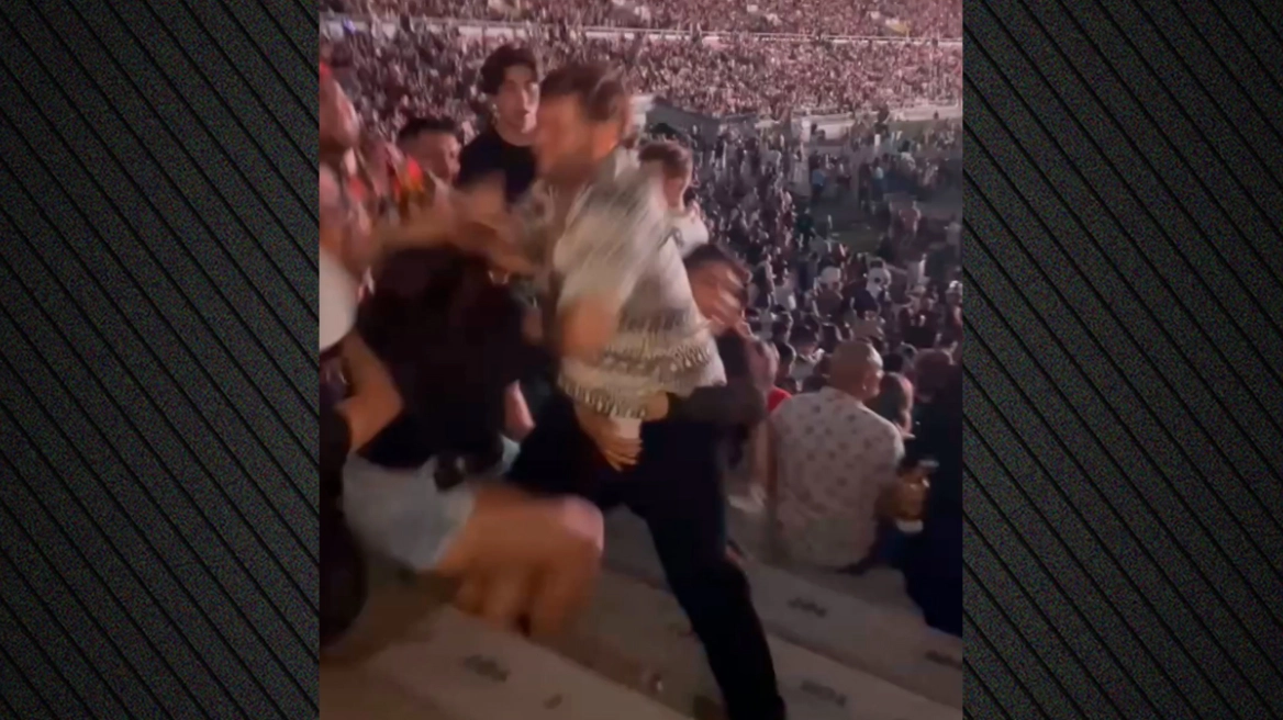 ΗΠΑ: Θεατής σε συναυλία ξυλοκοπά άγρια γυναίκα επειδή έπεσε κατά λάθος ποτό πάνω του! (βίντεο)