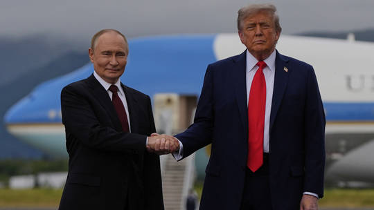 Ρωσικοί κύκλοι: «Κόκκινο χαλί για μια νέα παγκόσμια τάξη – Τι πραγματικά συνέβη στην Αλάσκα»