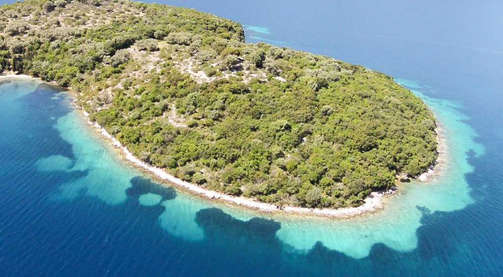 Θηλιά: Το άγνωστο ακατοίκητο νησί κοντά στη Λευκάδα που «μαγεύει» τους επισκέπτες του (βίντεο)