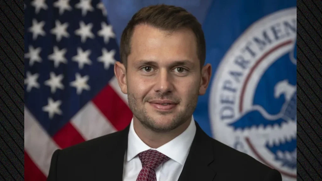 Ο ομογενής από την Κεφαλονιά Άρης Κουρκουμέλης ανέλαβε Βοηθός υπουργού Εσωτερικής Ασφάλειας του Ν.Τραμπ