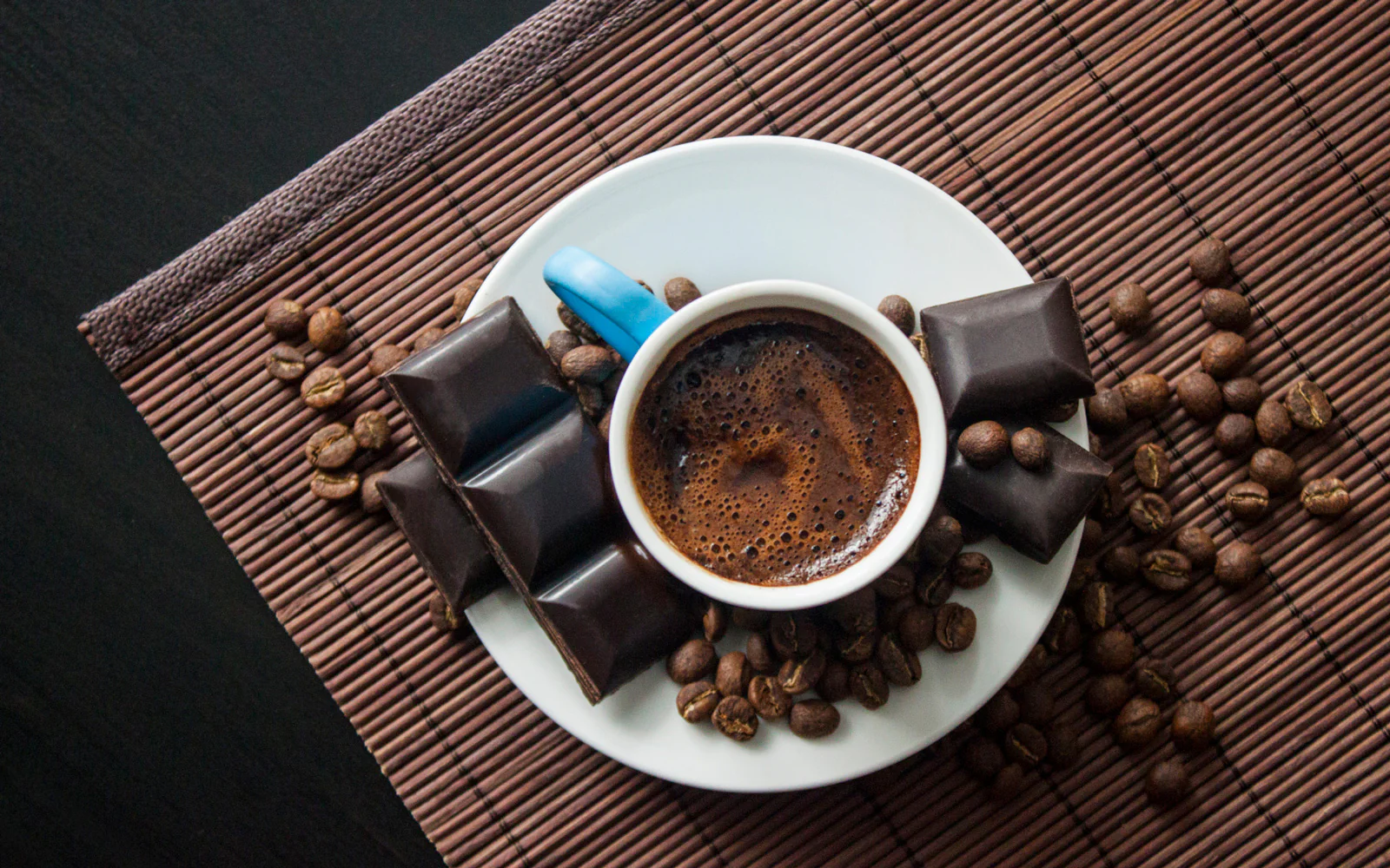 Δανία: Μετά τα βιβλία, καταργεί τον φόρο στον καφέ και την σοκολάτα!