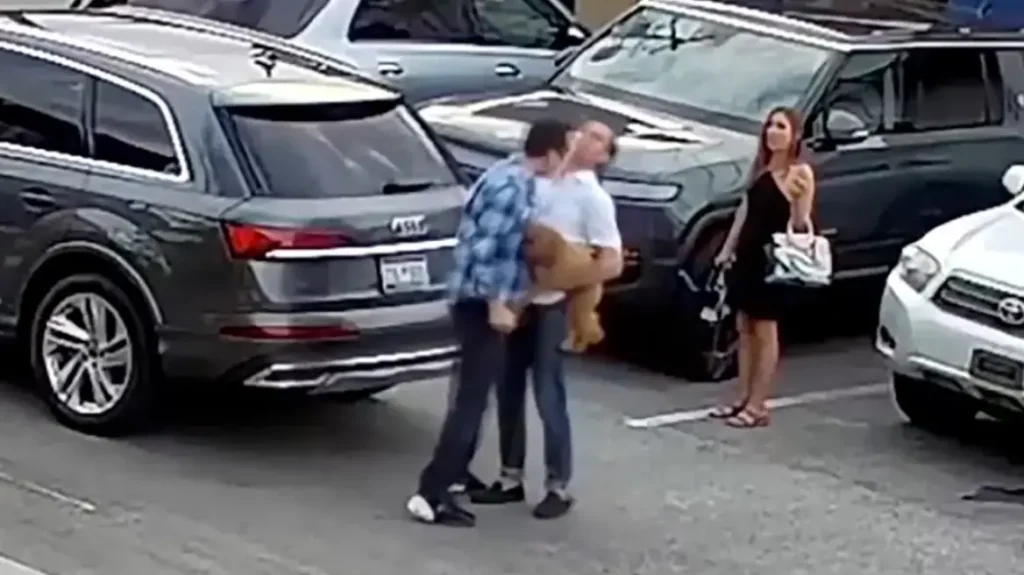 ΗΠΑ: H στιγμή που Ρώσος οδηγός ταξί ρίχνει κουτουλιά σε στέλεχος εταιρείας επειδή ακύρωσε την κούρσα (βίντεο)