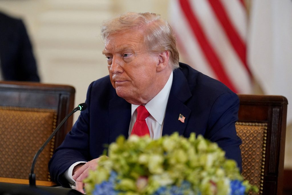 Ν.Τραμπ: «Προτιμώ να μην παραστώ σε μια πρώτη συνάντηση Πούτιν-Ζελένσκι»