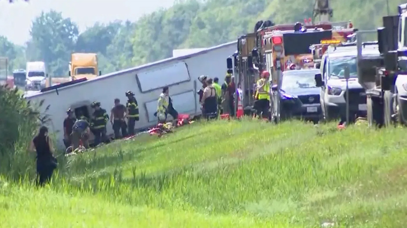Τραγωδία στη Νέα Υόρκη: Ανετράπη τουριστικό λεωφορείο – Τέσσερις νεκροί και αρκετοί τραυματίες (βίντεο – φωτο)