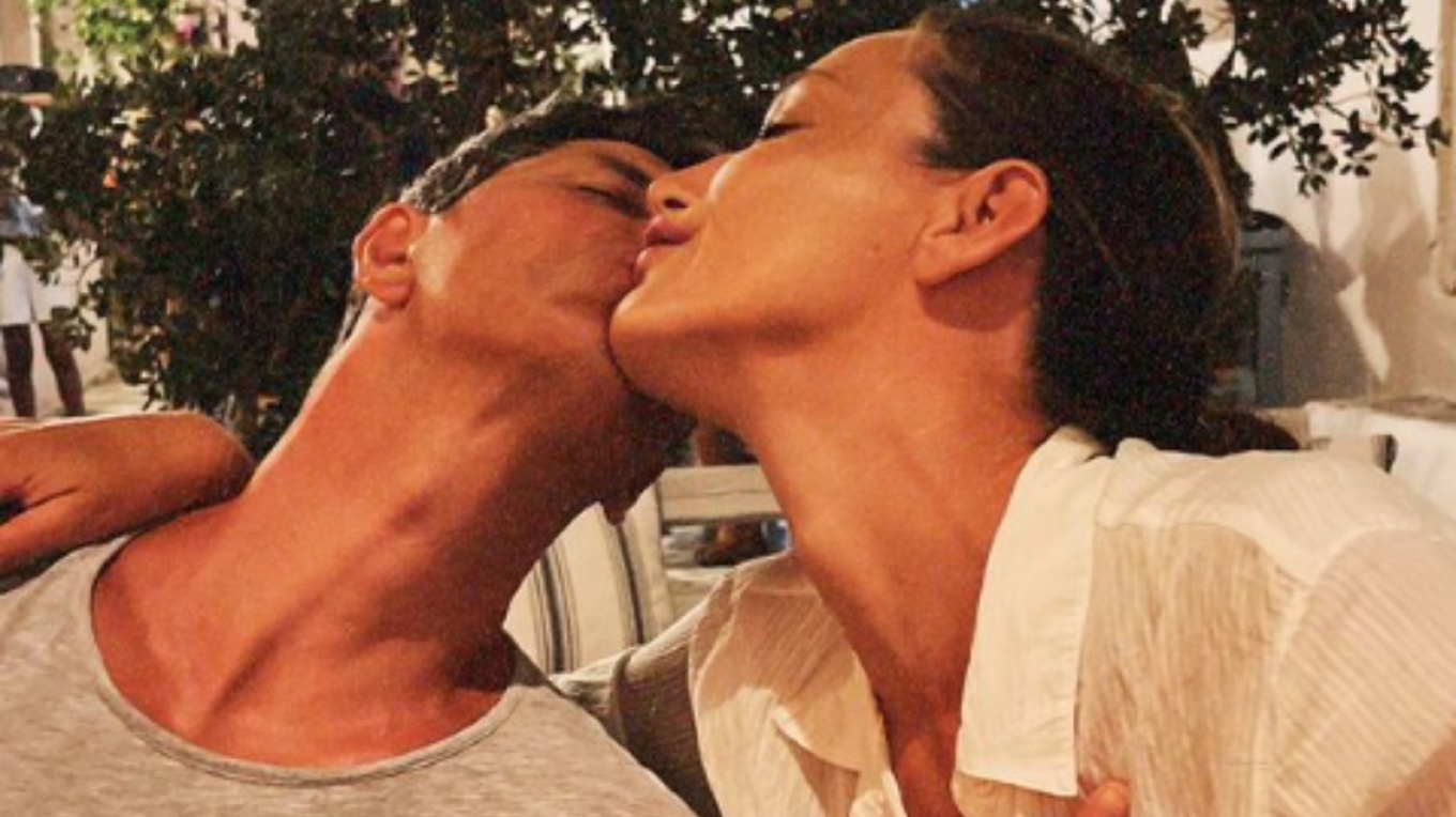 Πρώτα η Κάτια Ζυγούλη και μετά το ηλιοβασίλεμα της Κέρκυρας στα στιγμιότυπα του Σάκη Ρουβά (φωτο)