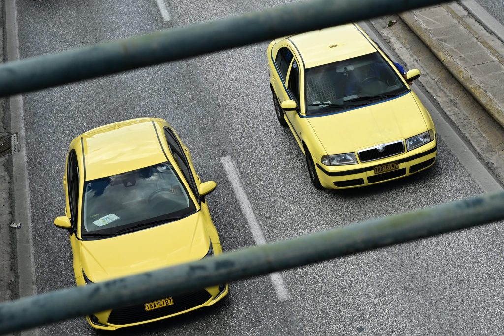 Αθήνα: Ξεκίνησε η πορεία των ταξί – Ποιοι δρόμοι είναι κλειστοί