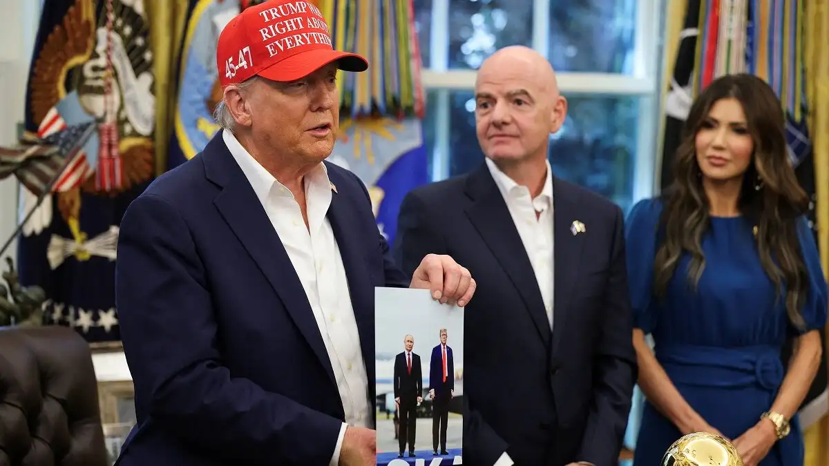 «Περιχαρής» ο Ν.Τραμπ για την συνάντηση με τον Β.Πούτιν έδειχνε την κοινή τους φωτογραφία: «Είναι όμορφη» (φωτό)