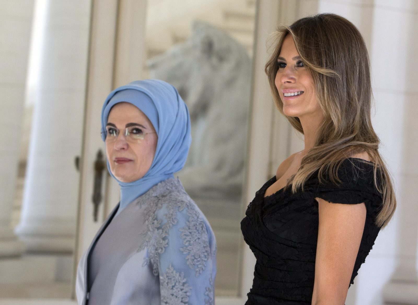 Η Εμινέ Ερντογάν απέστειλε επιστολή στη Μελάνια Τραμπ: Tι ζητά από την Πρώτη Κυρία των ΗΠΑ