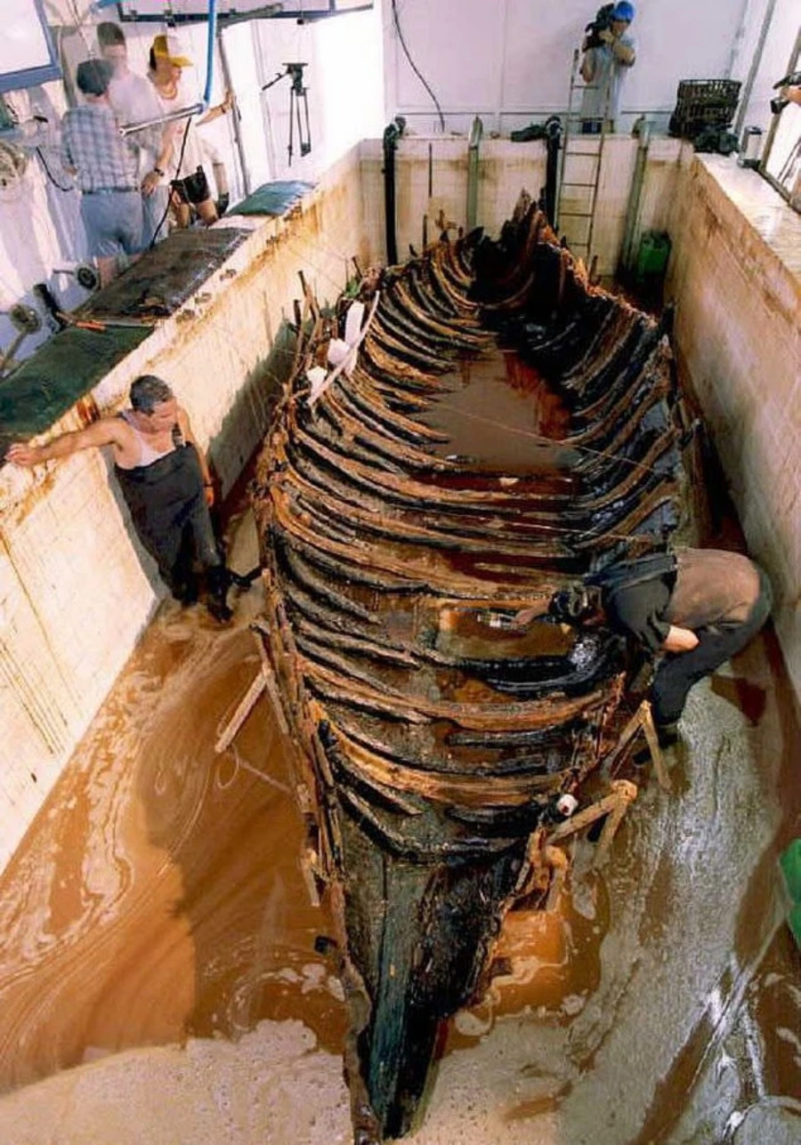 Ανακαλύφθηκε σκαρί πλοιαρίου 2.000 ετών στη Θάλασσα της Γαλιλαίας: Πώς ερευνητές το συνδέουν με θαύμα του Ιησού