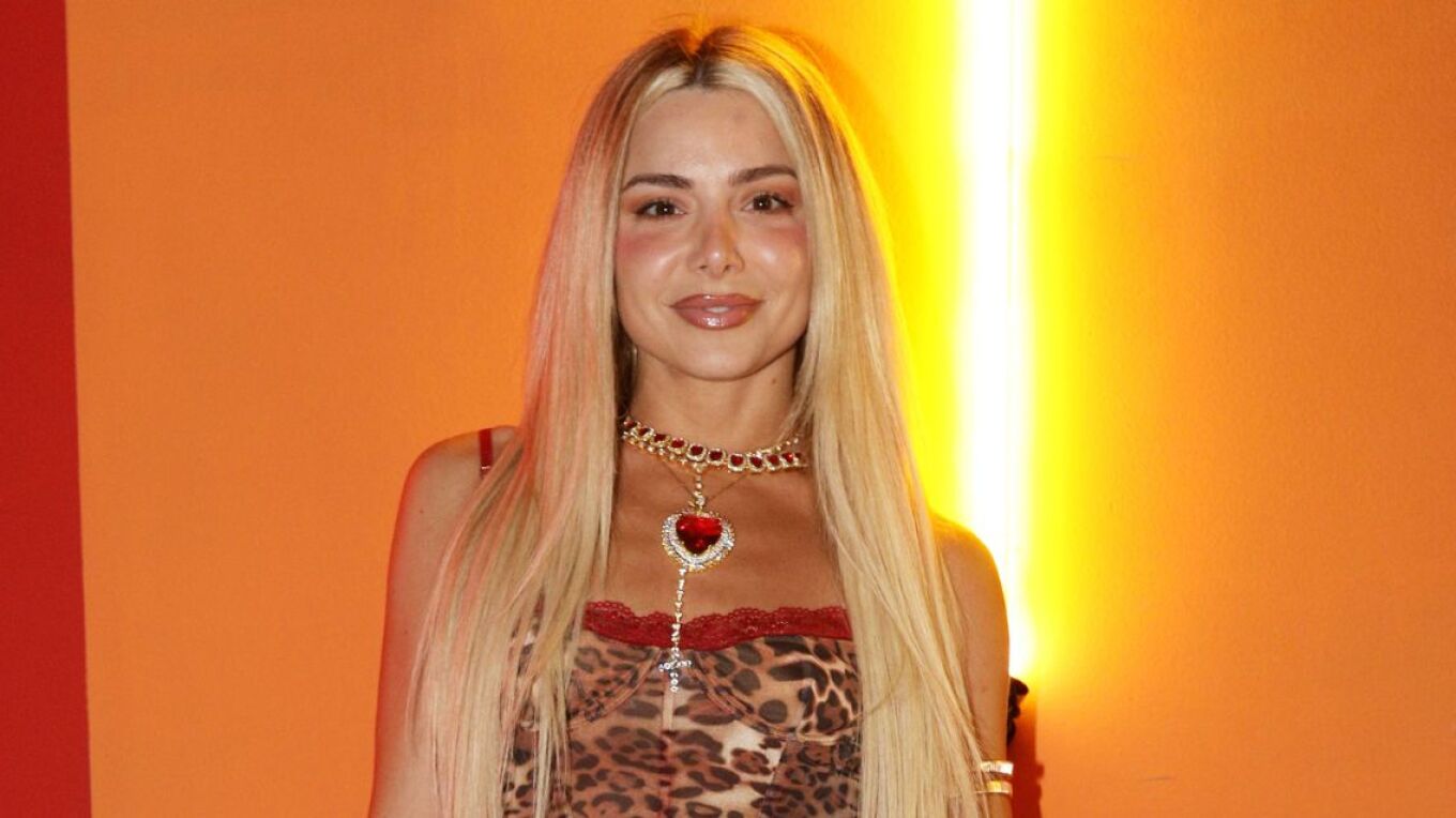 Γενέθλια για την Ζόζεφιν: Έκλεισε τα 35 και πόζαρε χαμογελαστή με την τούρτα γενεθλίων της (φωτο)