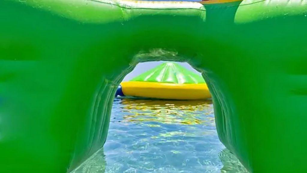 Καβάλα: Εννιάχρονος έπεσε από φουσκωτή τσουλήθρα θαλάσσιου πάρκου και τραυματίστηκε – Συνελήφθη η ιδιοκτήτρια