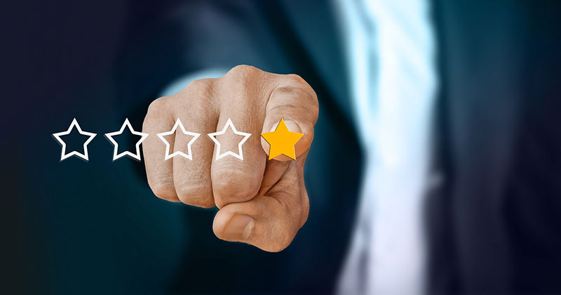 Νέα απάτη: Επιτήδειοι παριστάνουν τους influencers και εκβιάζουν μαγαζιά ότι θα γράψουν αρνητικές κριτικές