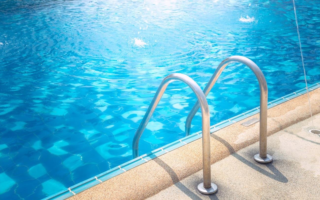 Τραγωδία στη Μύκονο: Ένας νεκρός και ένας σε κωματώδη κατάσταση εντοπίστηκαν σε ιδιωτική πισίνα ξενοδοχείου