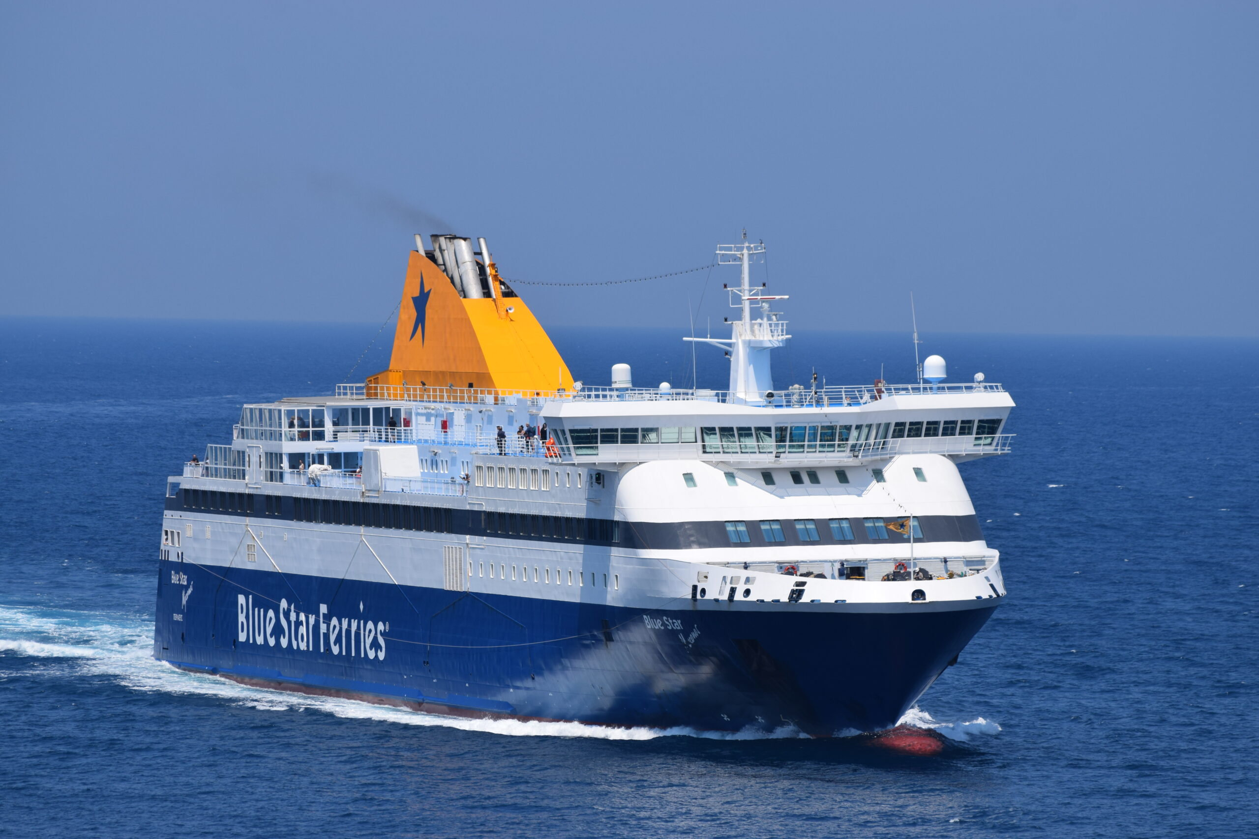 Πειραιάς: Κανονικά το δρομολόγιο του «Βlue Star Mykonos» μετά τη μηχανική βλάβη που παρουσίασε (upd)