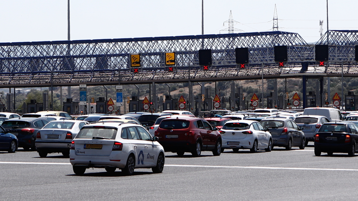 Σε εξέλιξη η επιστροφή των εκδρομέων του Αυγούστου: Πού σημειώνονται καθυστερήσεις
