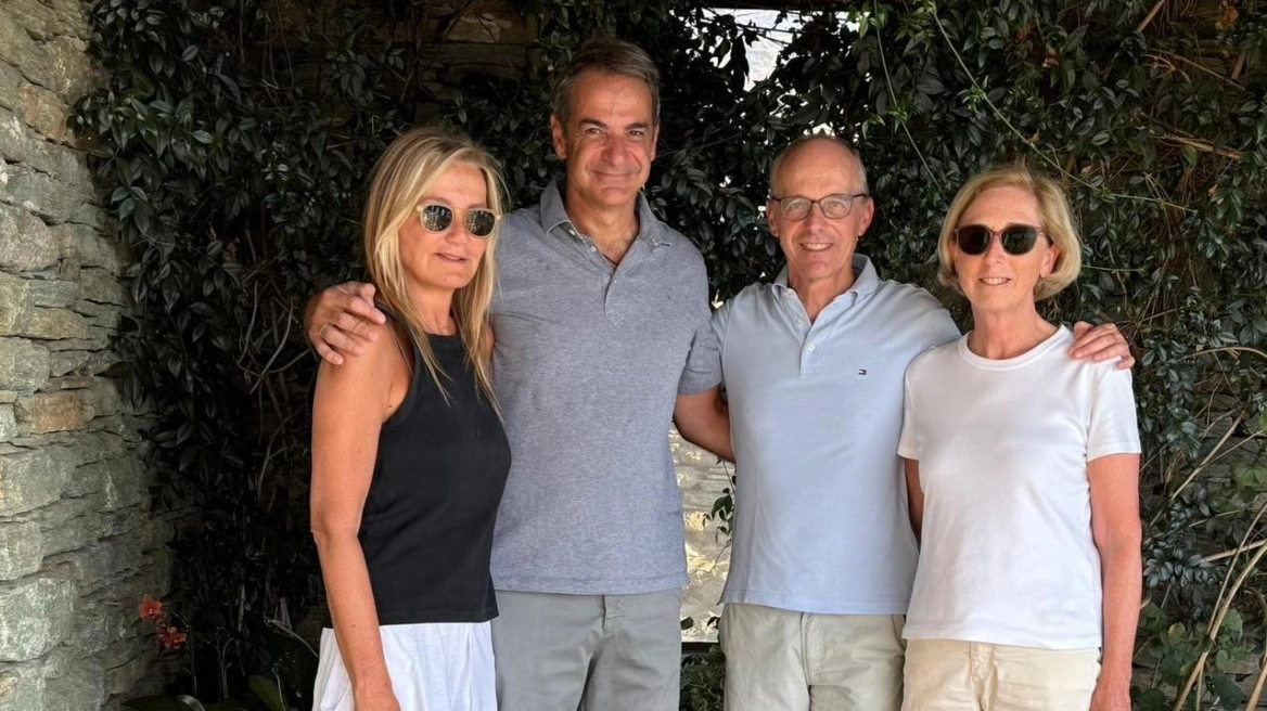 Στο εξοχικό του στην Τήνο φιλοξένησε τον πρωθυπουργό του Λουξεμβούργου ο Κ.Μητσοτάκης