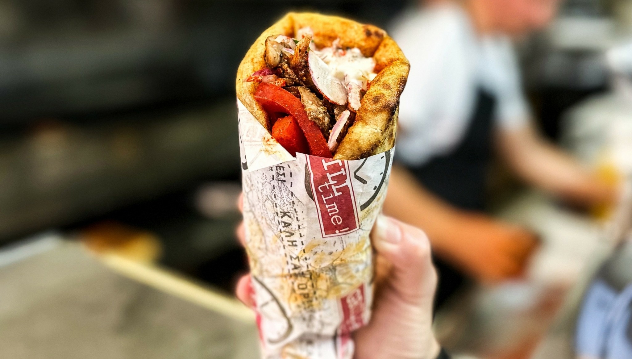 Αδιανόητο: Το «τυλιχτό» σουβλάκι στην Κρήτη πωλείται 6 ευρώ! – Η ακρίβεια «καλπάζει» και η κυβέρνηση απλώς κοιτάζει