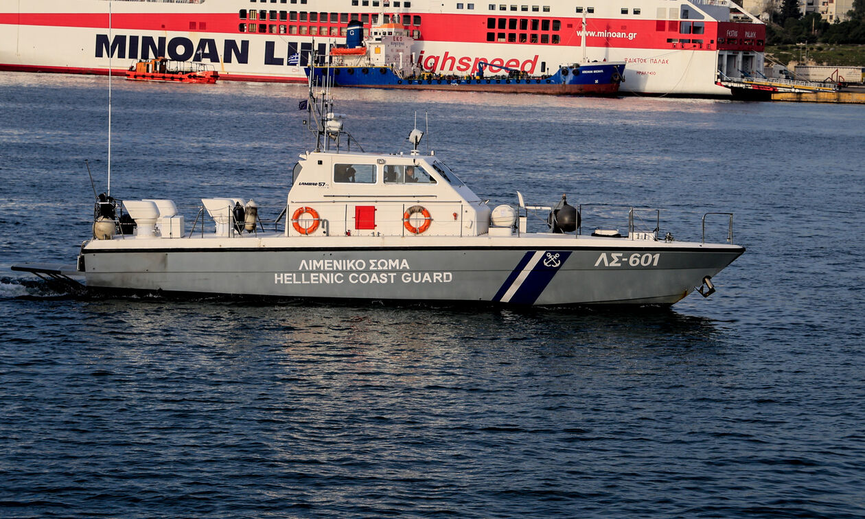 Μυστήριο με τη σορό γυναίκας που βρέθηκε στο λιμάνι του Πειραιά: «Την πέρασα για σακούλα» (βίντεο)