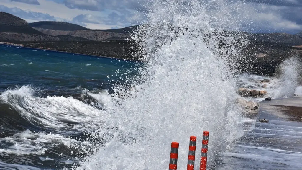Καιρός: Ενισχύονται από σήμερα οι άνεμοι – Τοπικές νεφώσεις και μπόρες στα ηπειρωτικά ορεινά