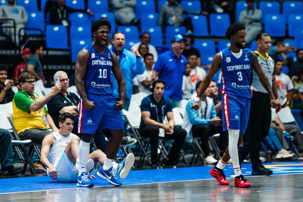 Βίντεο: «Ξύλο και των γονέων» μετά τον αγώνα μπάσκετ μεταξύ Δομινικανής Δημοκρατίας και Αργεντινής!