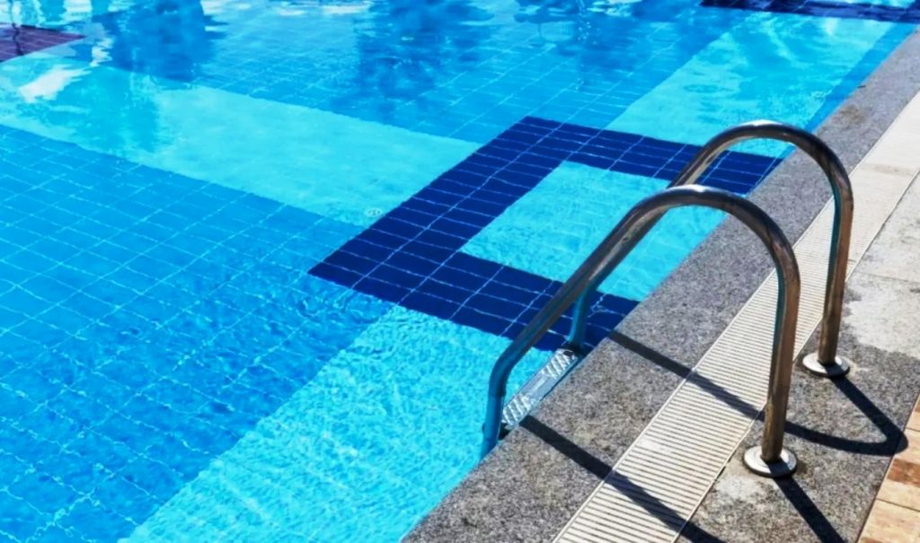 Πνιγμός 4χρονης σε πισίνα στους Παξούς: Ελεύθεροι υπό όρους αφέθηκαν οι γονείς και ο παππούς της (βίντεο)