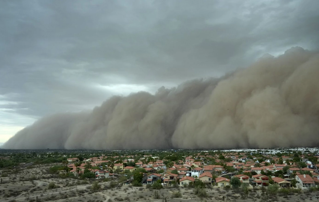 Βίντεο: Γιγάντιο τείχος σκόνης «σαρώνει» το Φοίνιξ – Ζημιές, διακοπές ρεύματος και καθυστερήσεις στο αεροδρόμιο