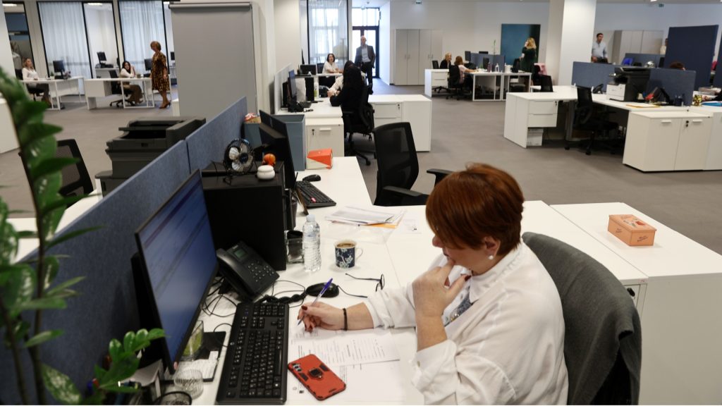 Όλα όσα αλλάζουν σε άδειες, προσλήψεις και τετραήμερη εργασία – Τι προβλέπει το νομοσχέδιο του υπ.Εργασίας