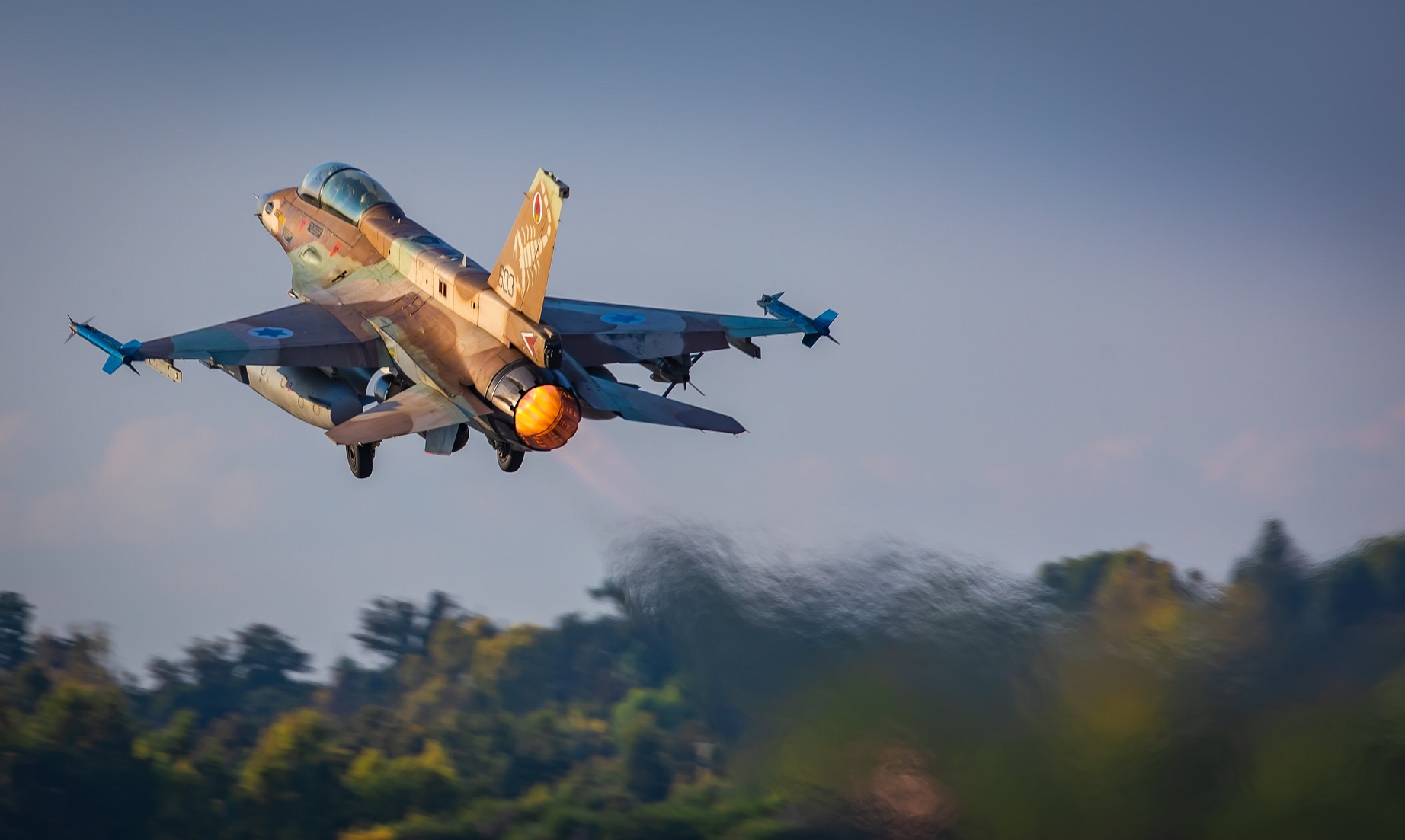 Νέα ισραηλινά πλήγματα σε φυλάκια του στρατού του Τζολάνι νότια της Δαμασκού