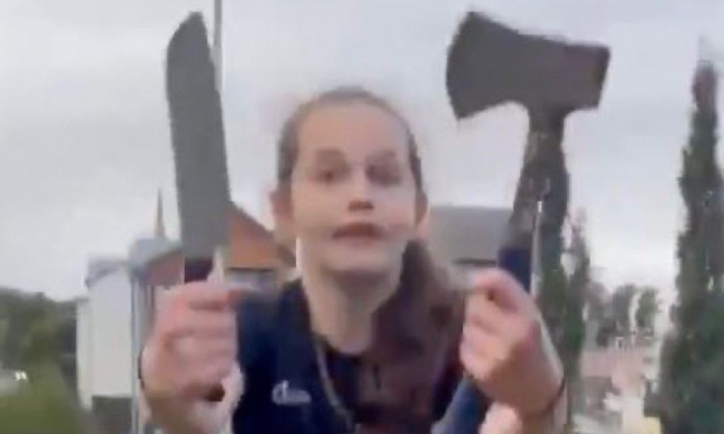 Σάλος στη Σκωτία: 14χρονη αμύνεται με τσεκούρι κατά επίδοξου βιαστή – Συνελήφθη η ίδια!