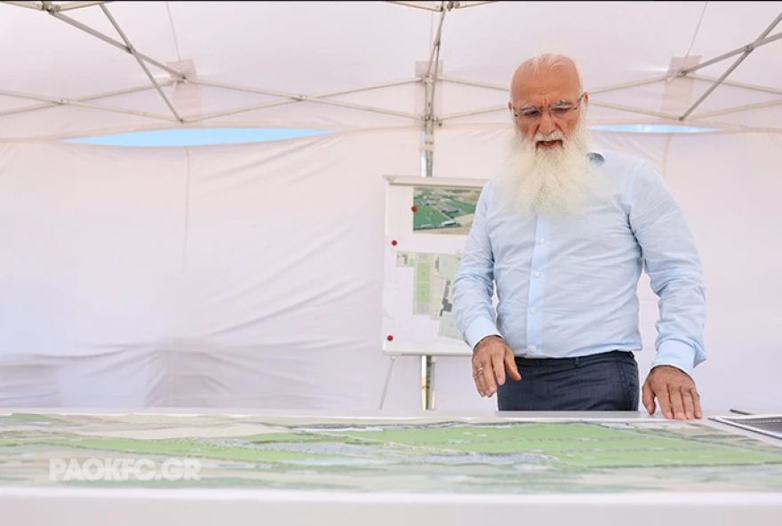 Νέα εμφάνιση του Ιβάν Σαββίδη στο υπό κατασκευή νέο αθλητικό κέντρο του ΠΑΟΚ