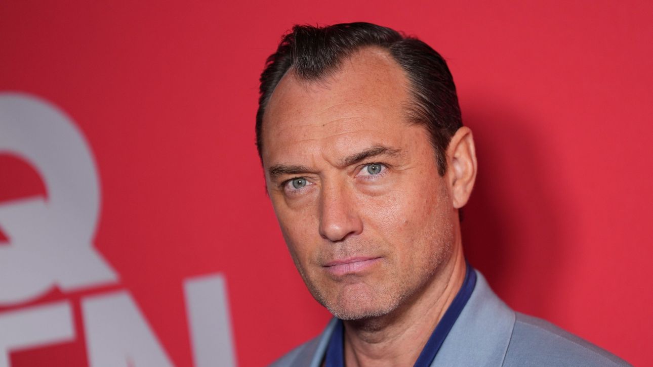 Ο Τζουντ Λο «μεταμορφώθηκε» σε Β.Πούτιν: Δείτε εικόνες από τα γυρίσματα της ταινίας «Wizard of the Kremlin»