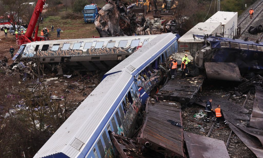 Το τελικό πόρισμα της Πυροσβεστικής για το φορτίο στο μοιραίο τρένο των Τεμπών: «Δεν υπήρχε εύφλεκτο φορτίο»