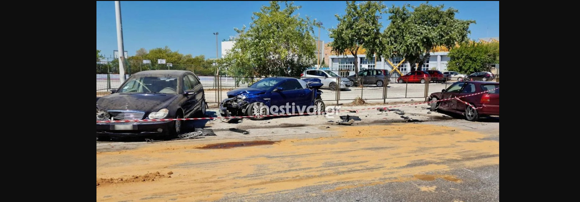 Θεσσαλονίκη: Ανεξέλεγκτη πορεία IX – Έπεσε πάνω σε τέσσερα σταθμευμένα οχήματα