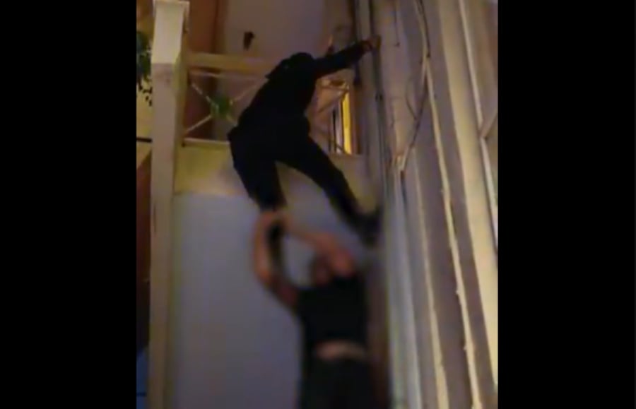 Καμίνια: Ποινή φυλάκισης με αναστολή στην 19χρονη που άφησε κλειδωμένο τον 5χρονο στο μπαλκόνι