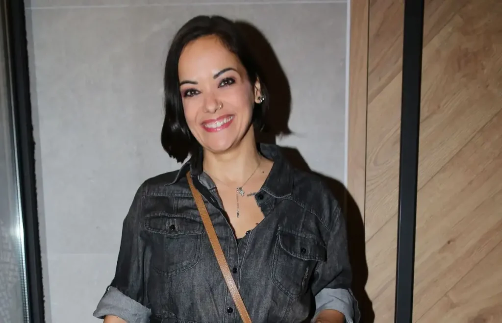 Στιγμές ξεκούρασης για την Κ.Τσάβαλου: Ποζάρει με μαύρο μπικίνι πάνω σε σκάφος (φωτο)