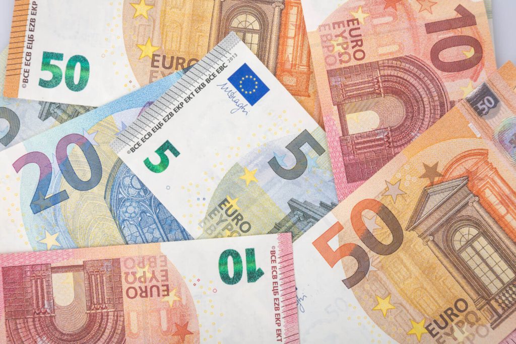 Επίδομα 100 ευρώ: Πότε θα καταβληθεί και ποιοι οι δικαιούχοι