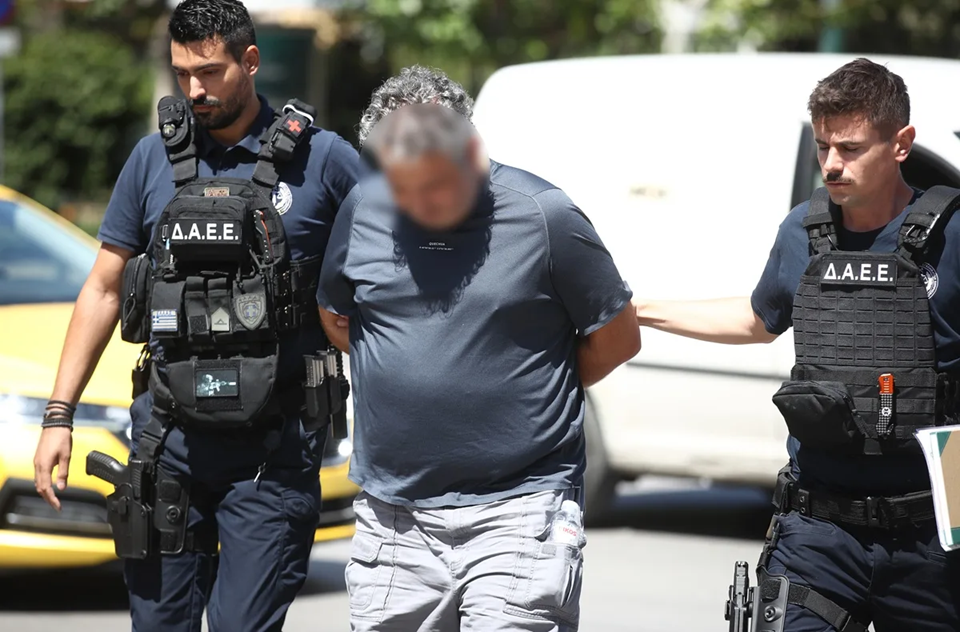 Παλλήνη: Ο δημοτικός υπάλληλος υποστήριξε ότι ήταν εθισμένος στον τζόγο και κάθε φορά που έχανε έβαζε μια φωτιά