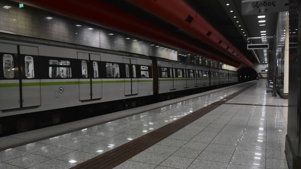 Δείτε πότε ξεκινάει η 24ωρη λειτουργία του μετρό κάθε Σάββατο