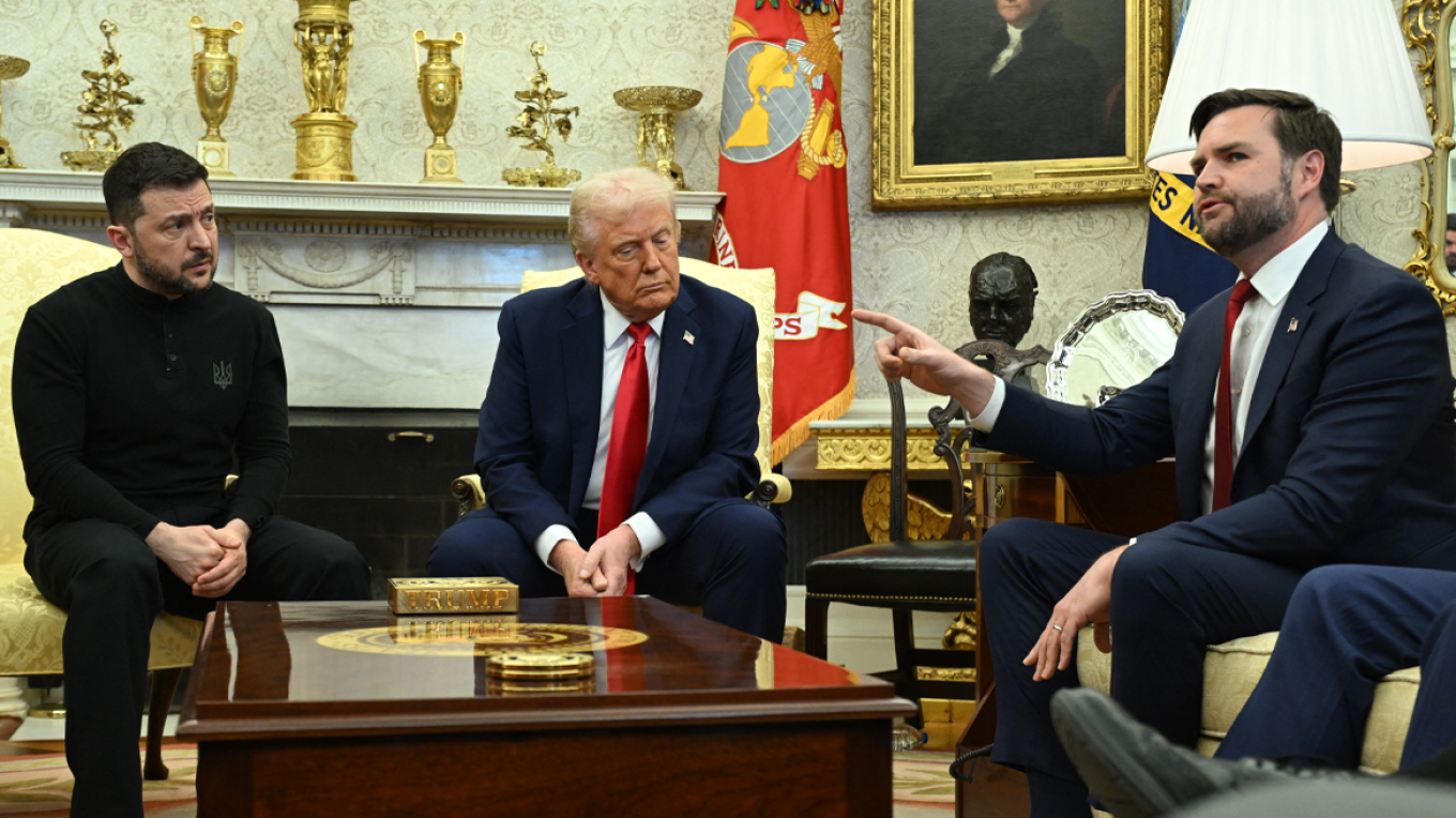 Τζέι Ντι Βανς για Β.Ζελένσκι: «Η αντιπαράθεση έγινε γιατί ο Μπάιντεν του έδινε δισεκατ.δολάρια χωρίς τέλος»