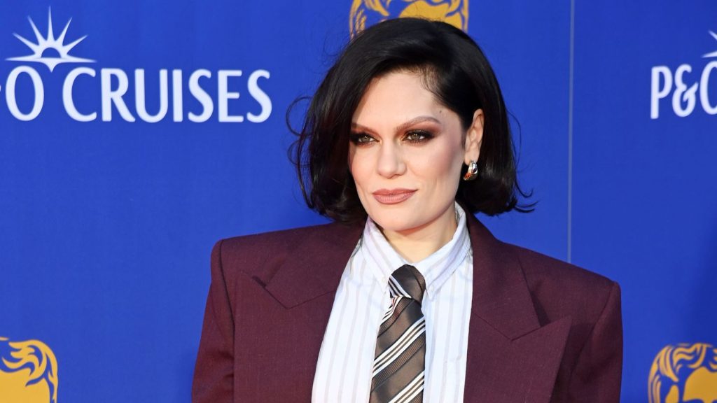 Jessie J: Αναβάλλει την περιοδεία της – Θα υποβληθεί σε δεύτερη επέμβαση για τον καρκίνο του μαστού